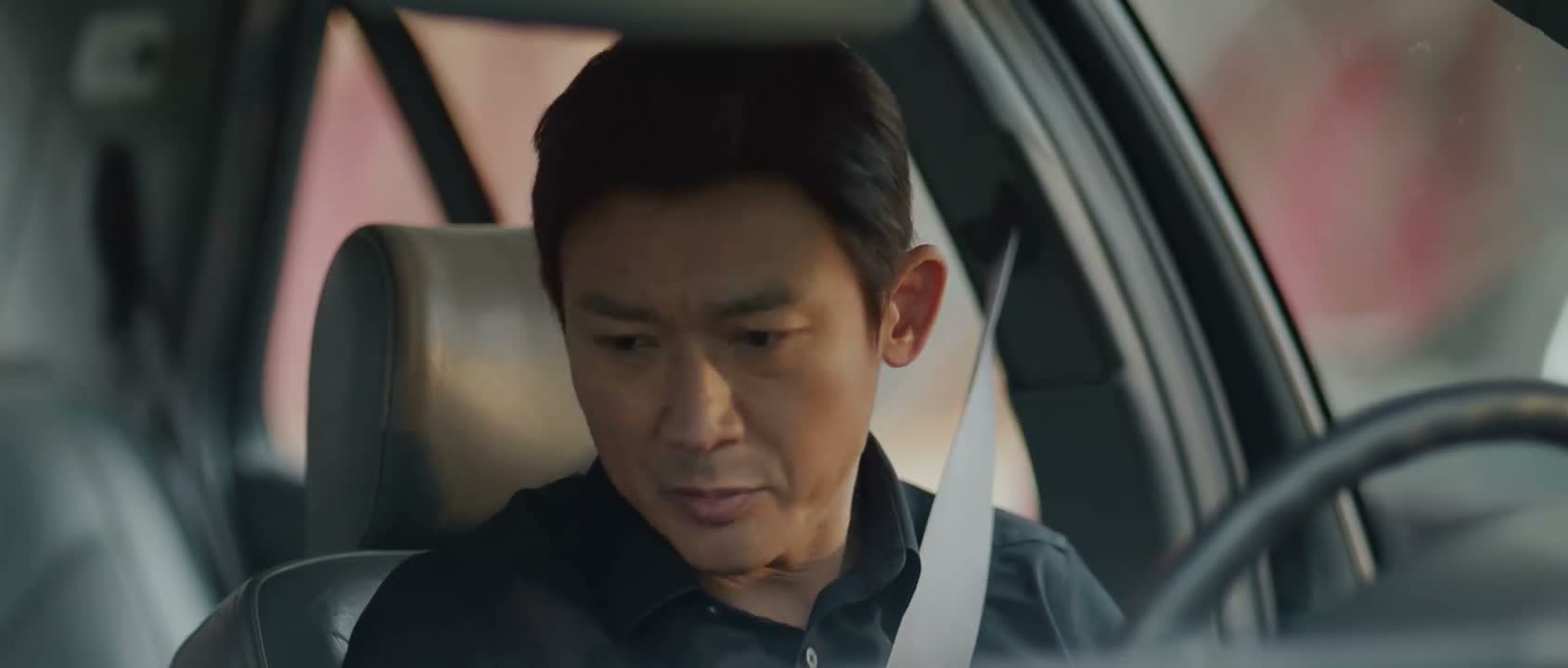 现在不是谈这个事的时候