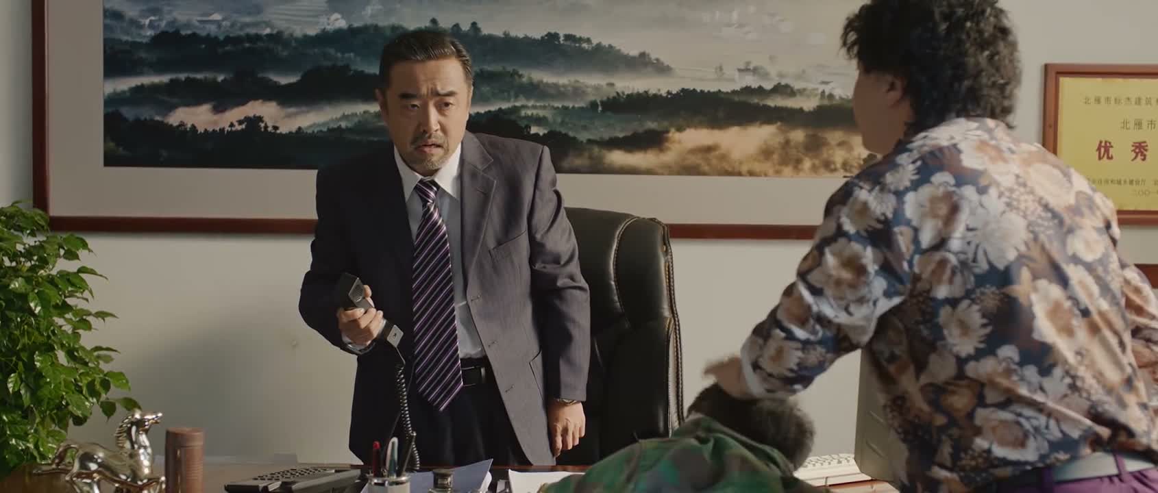 这儿还有个袭警的呢啊