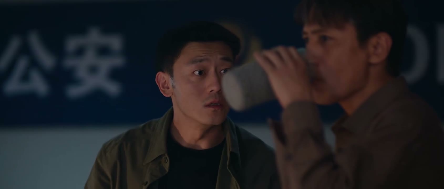这四个劫匪它是个特殊的暗号