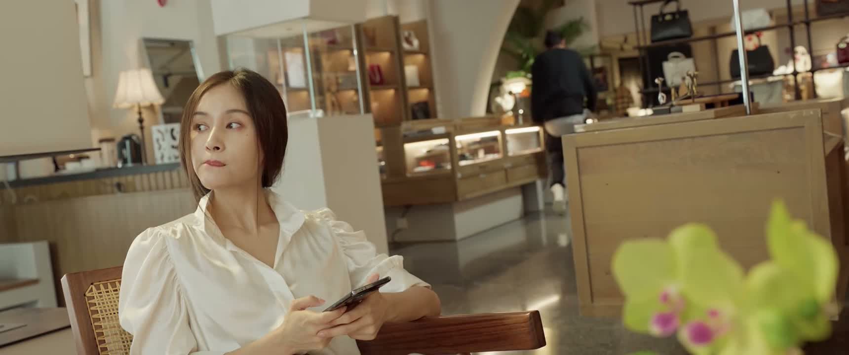 我腿拉伤了 你扶我一下