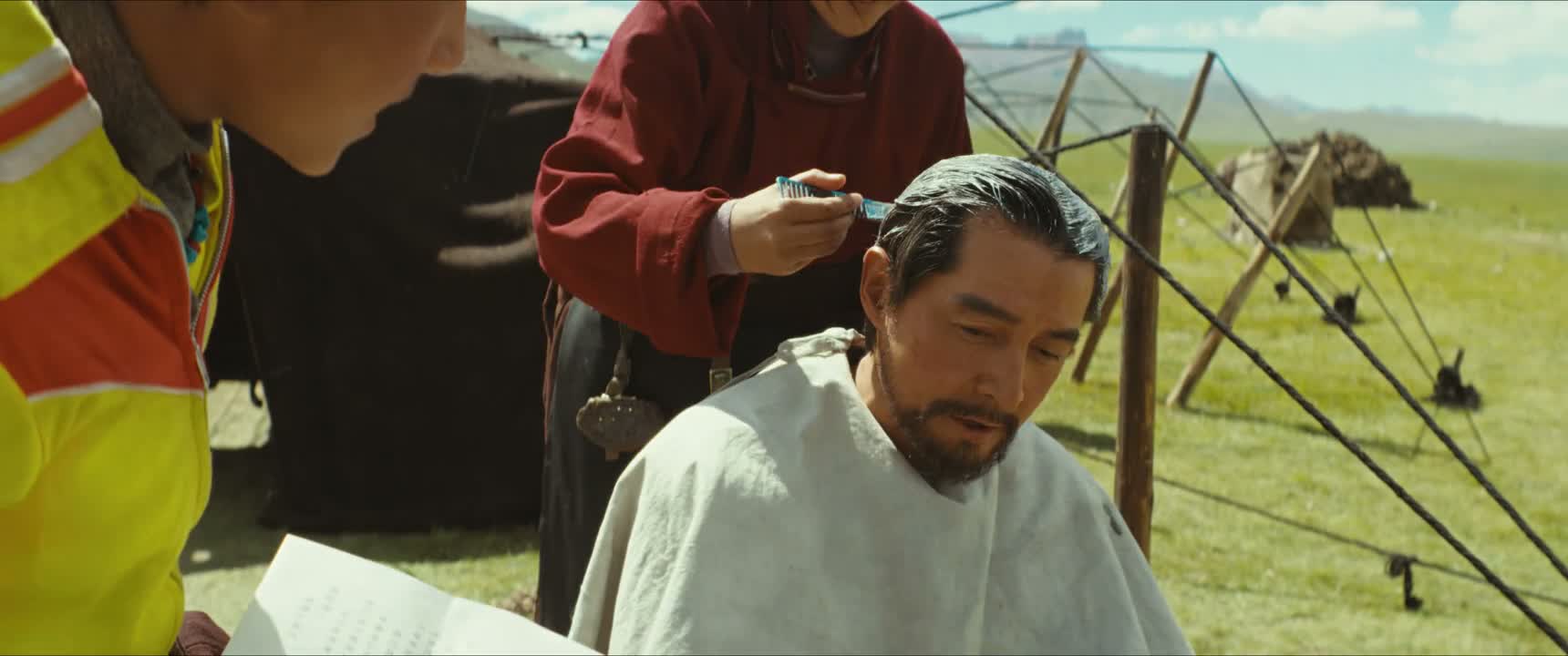 你阿爸当年 也是帅过的