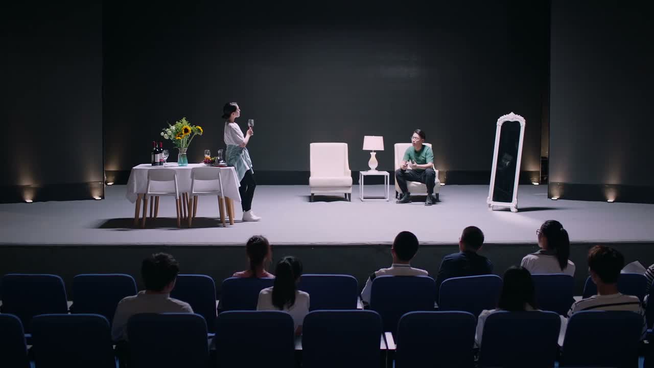 她把我当朋友
