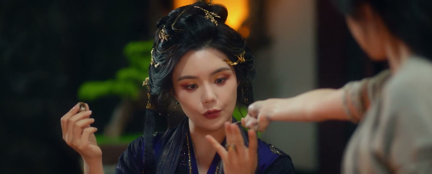 皆以左手无名指的尺寸为准