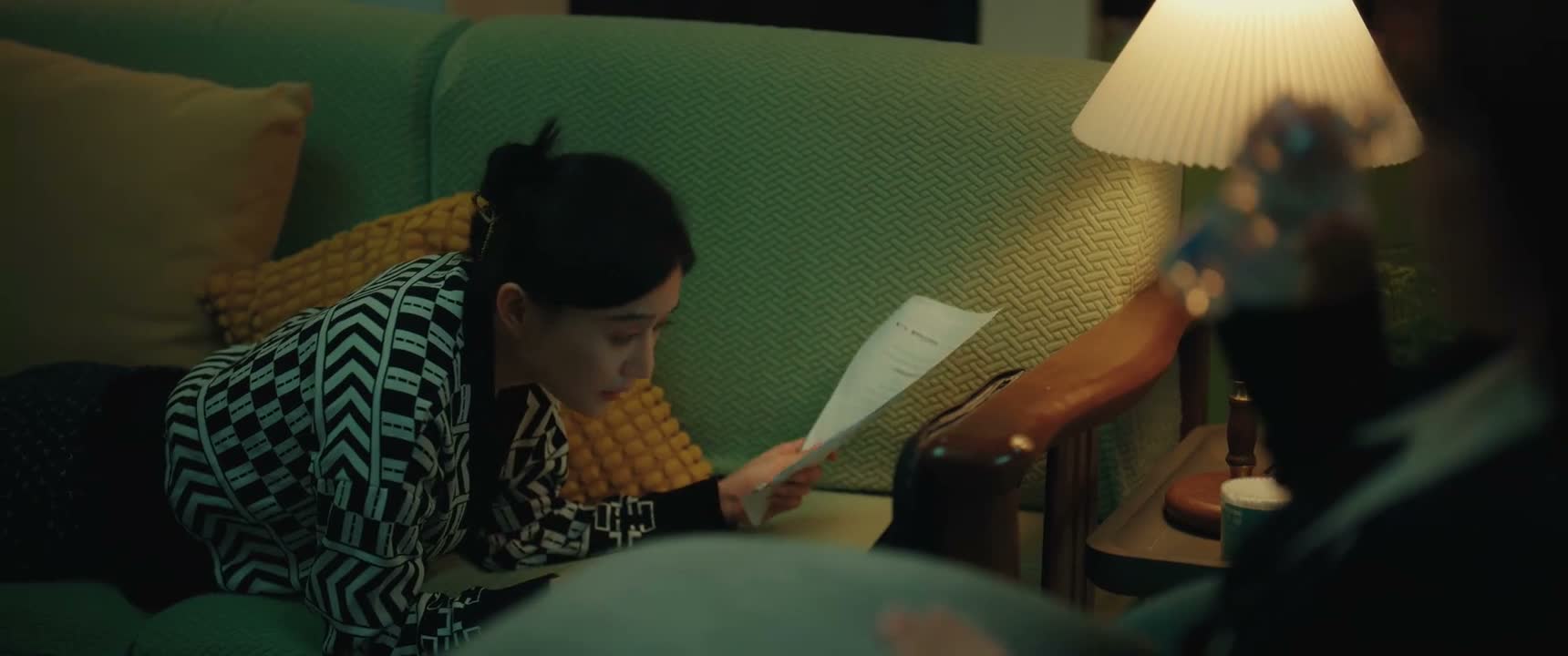 那你脖子上的草莓印 是怎么回事啊
