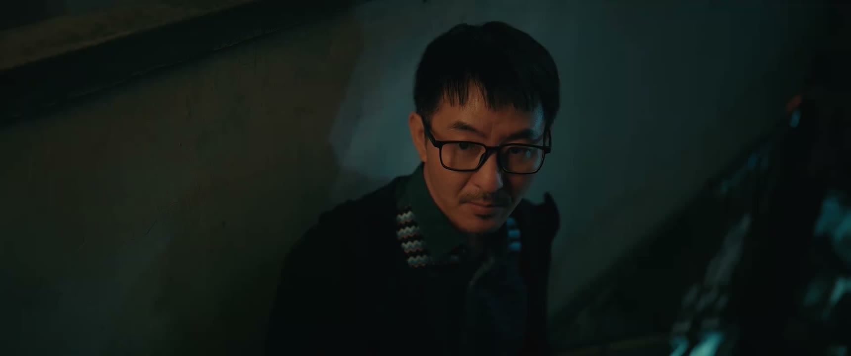 你也是名牌大学毕业的 你看看你现在