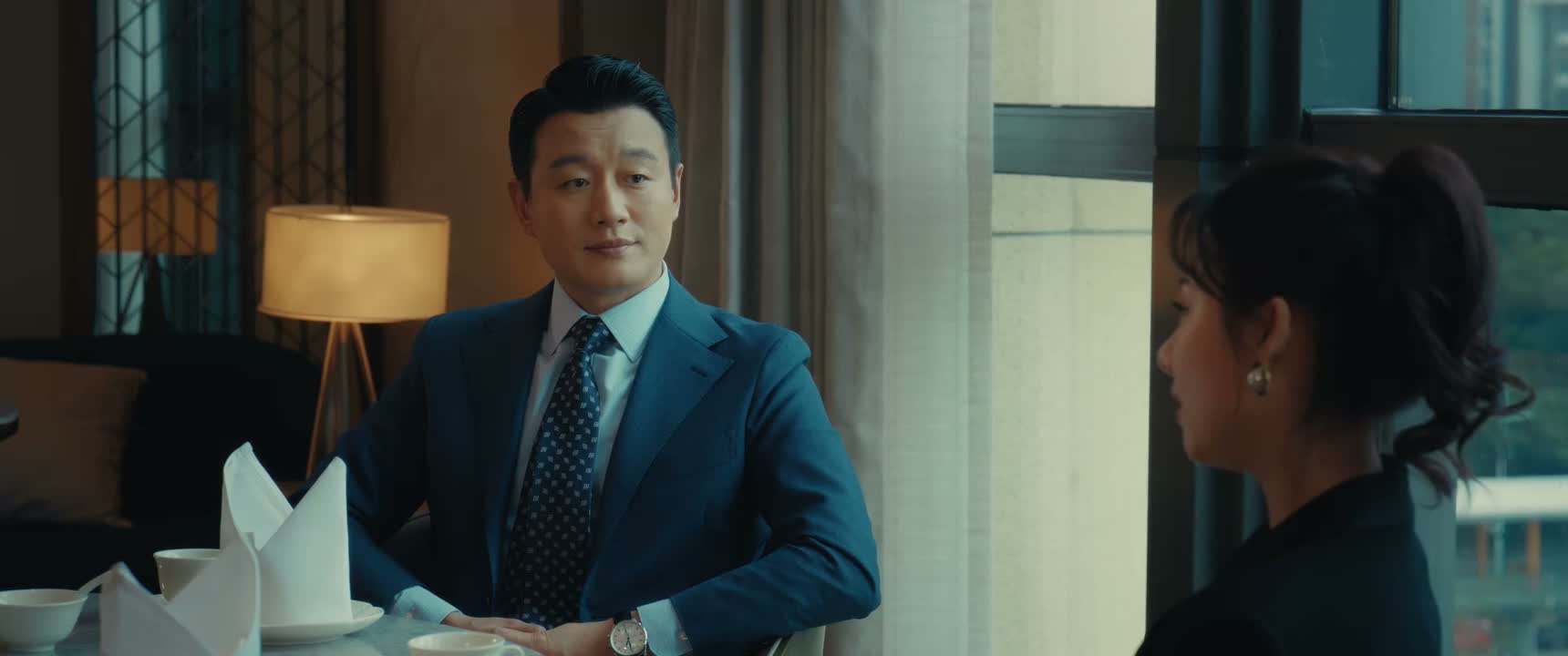 一边呢 在一个劲地骂我