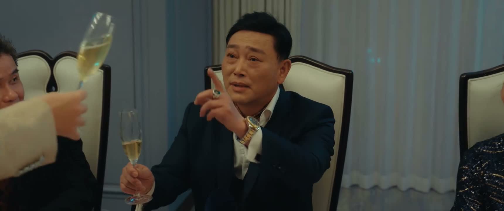 咱们一醉方休 一醉方休 看谁把谁喝倒