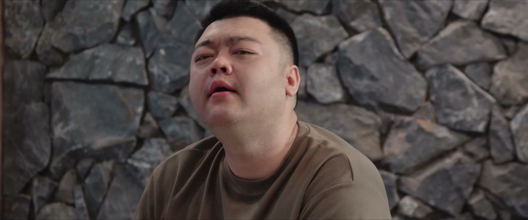 服务员 换白的