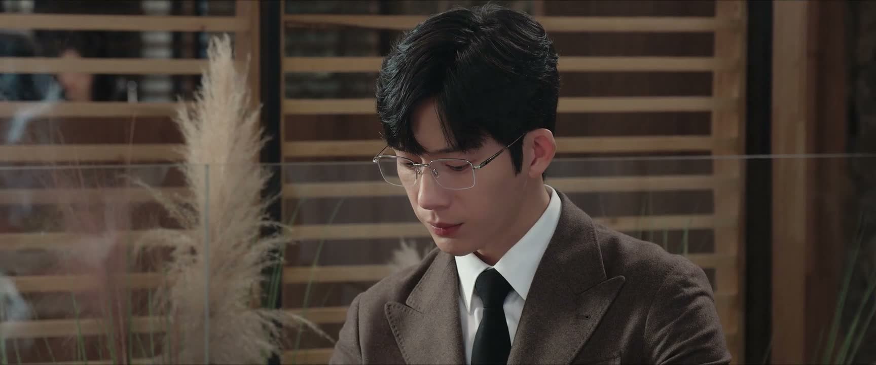 现在依旧看你不顺眼