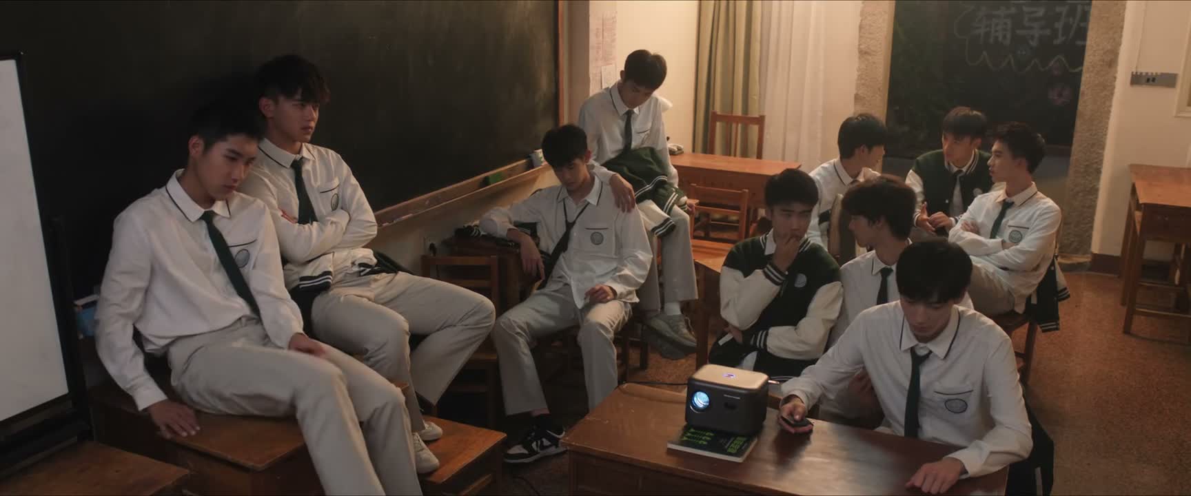 他难道没发现老付也冲过去了