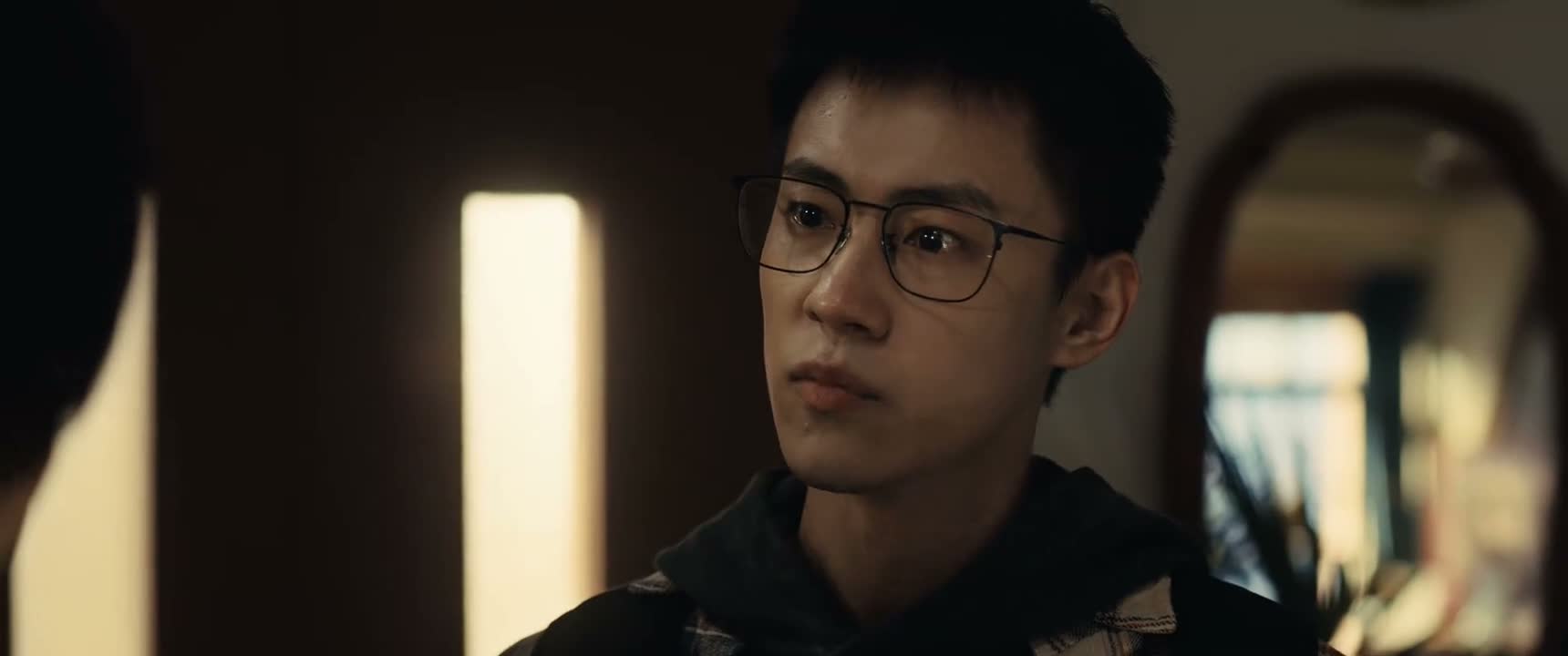我不能在离你们 只有一米远的地方傻待着吧