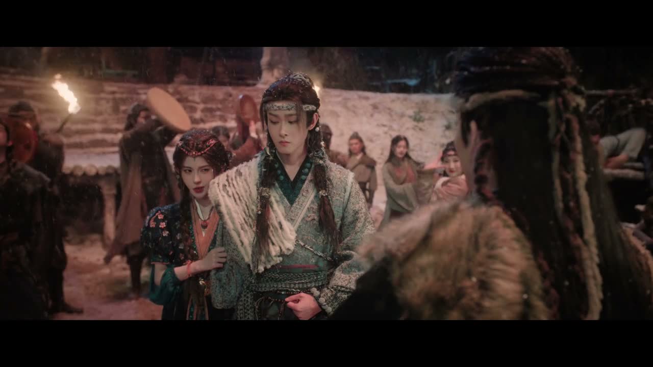 眼神凶狠得像狼王 却也干净得像月亮