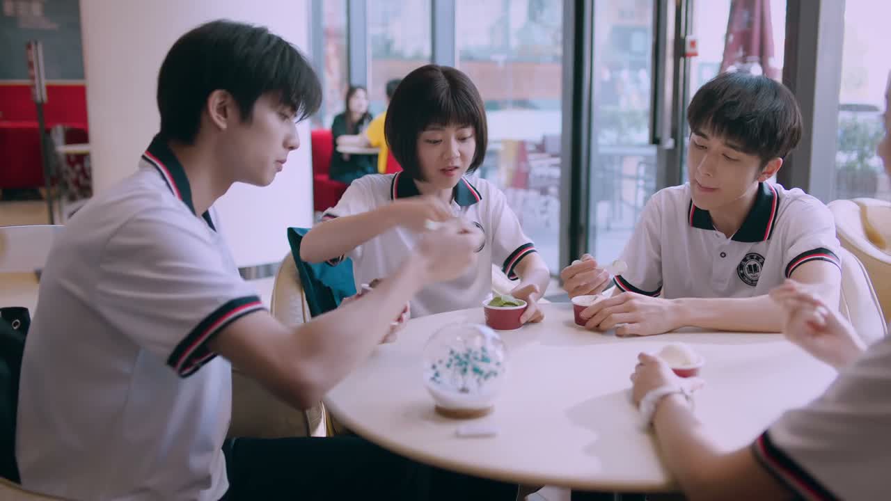 你尝尝这个抹茶味 也很好吃