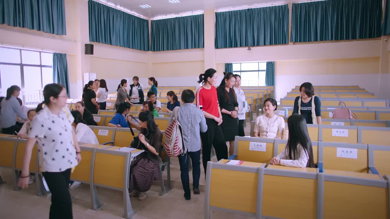 她从小学习就好啊