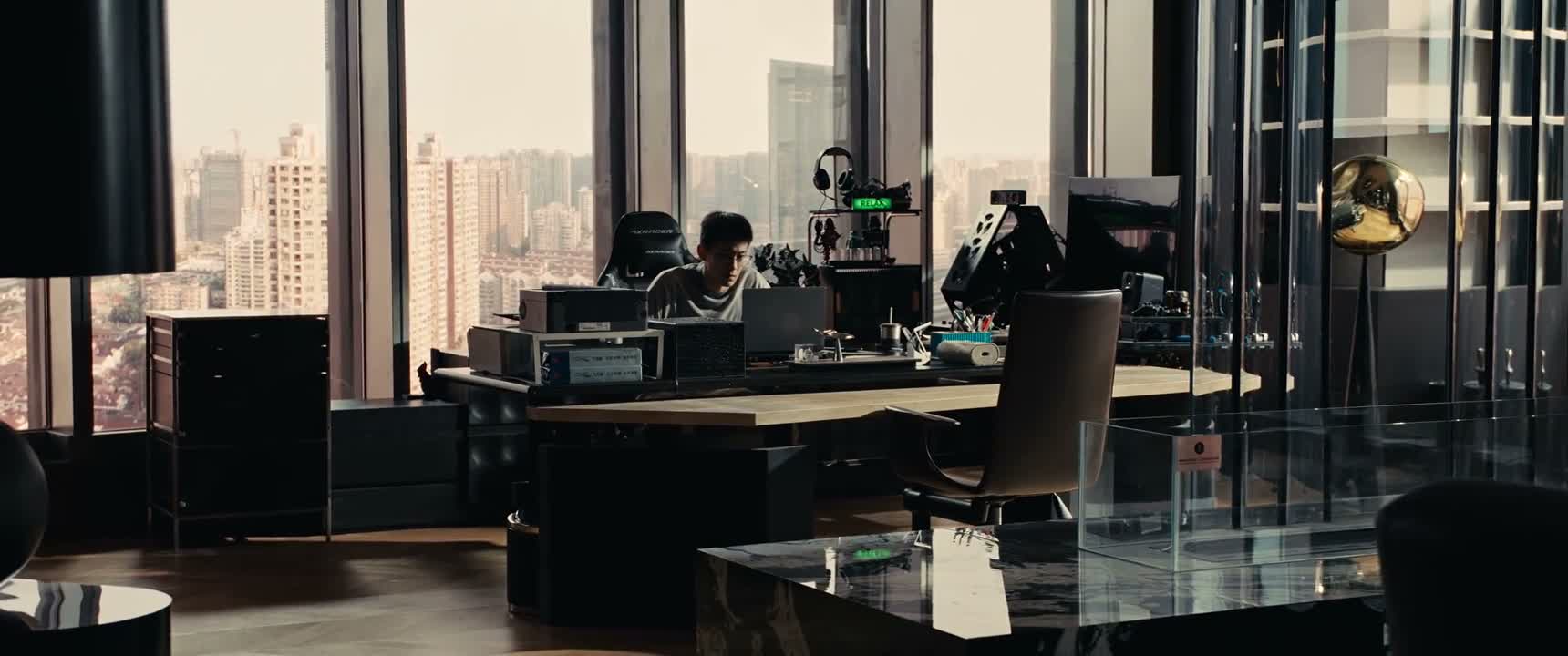 也许只是想证明自己值得被爱