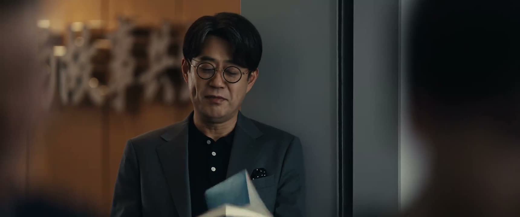 因为这压根就是两个人的签名
