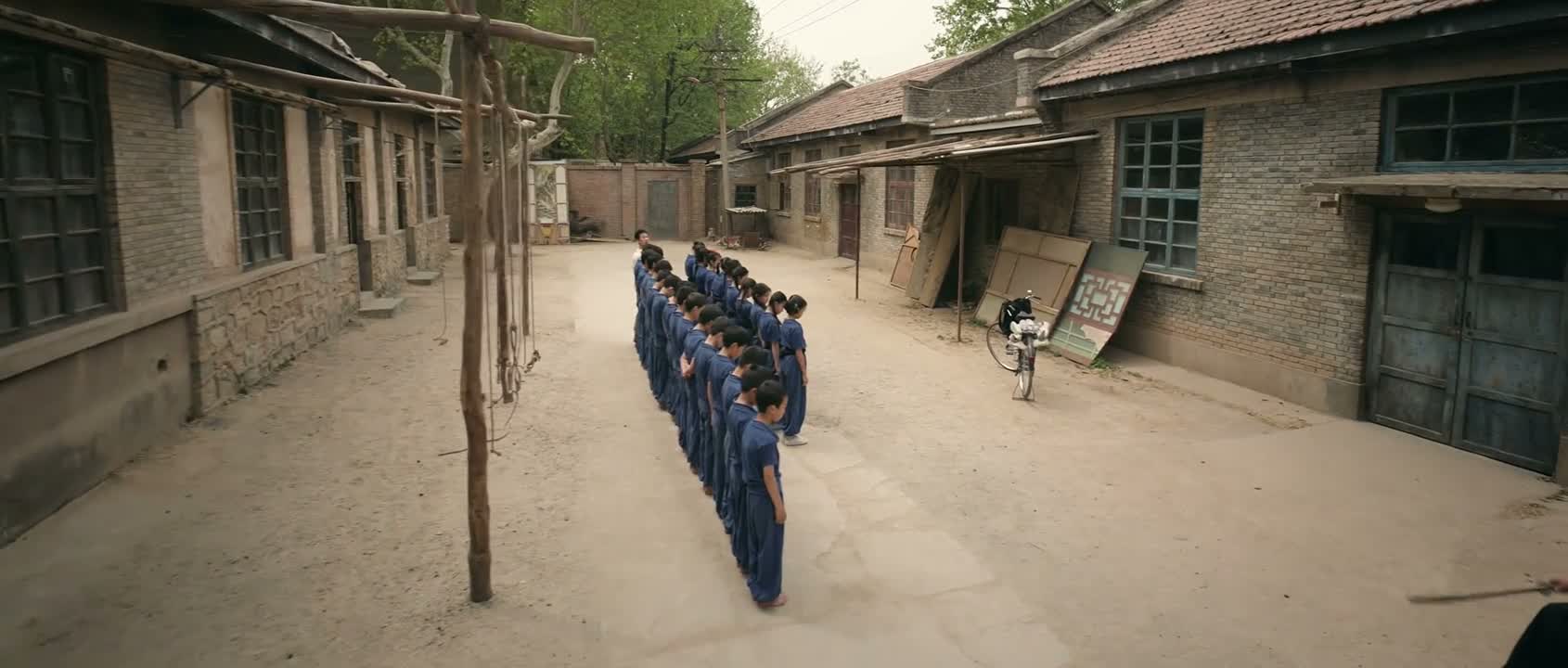 不说都不要吃饭 站好了