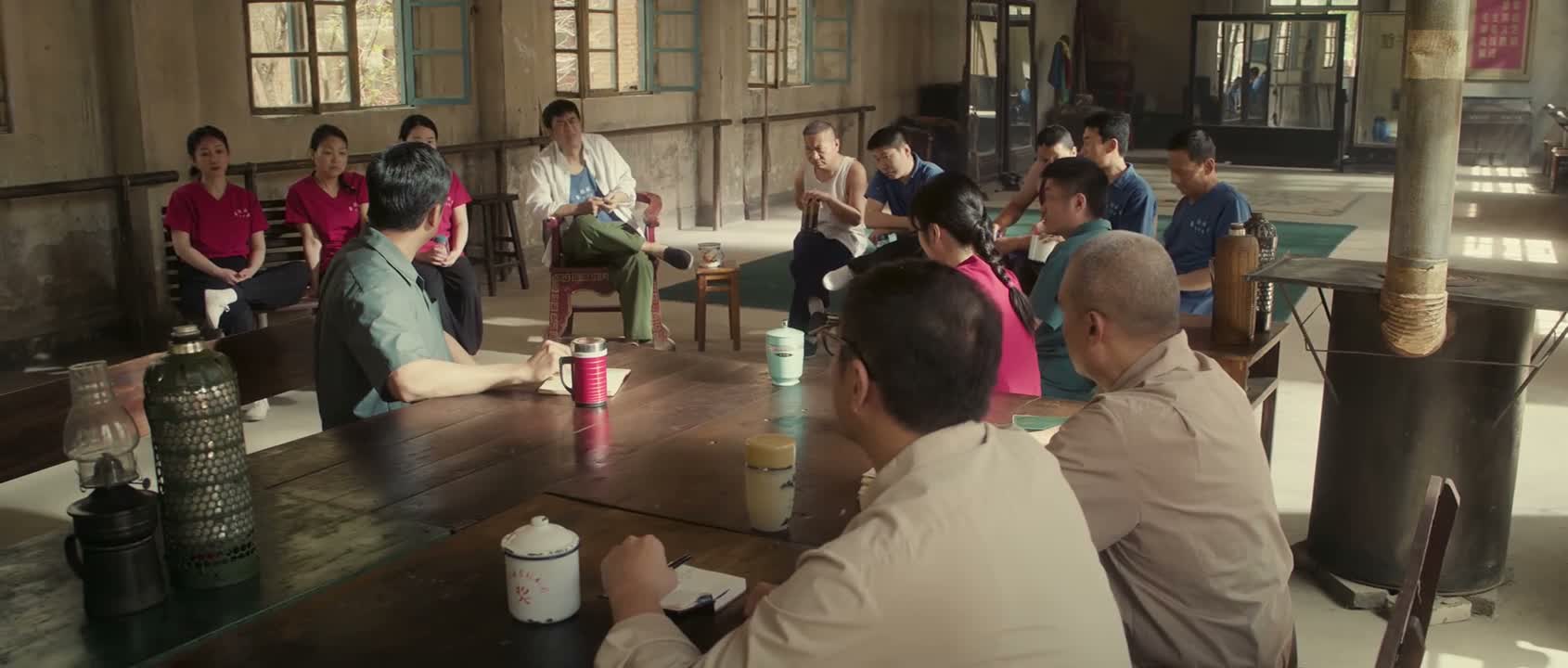 那叫打着民主的旗子