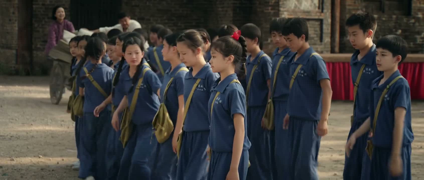全体都有啊 稍息
