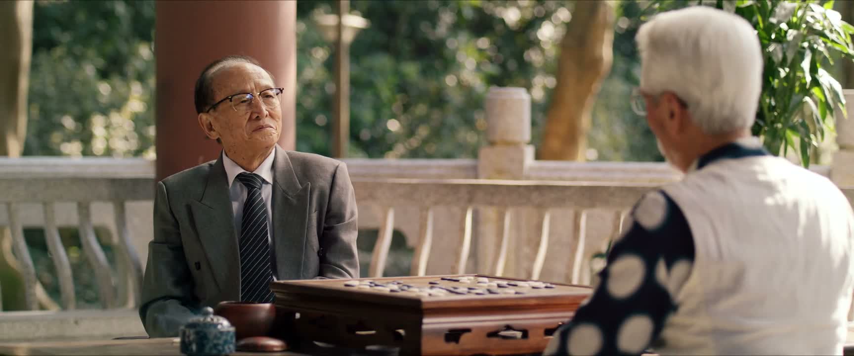 我呢 是启航的顾问 自然得回避