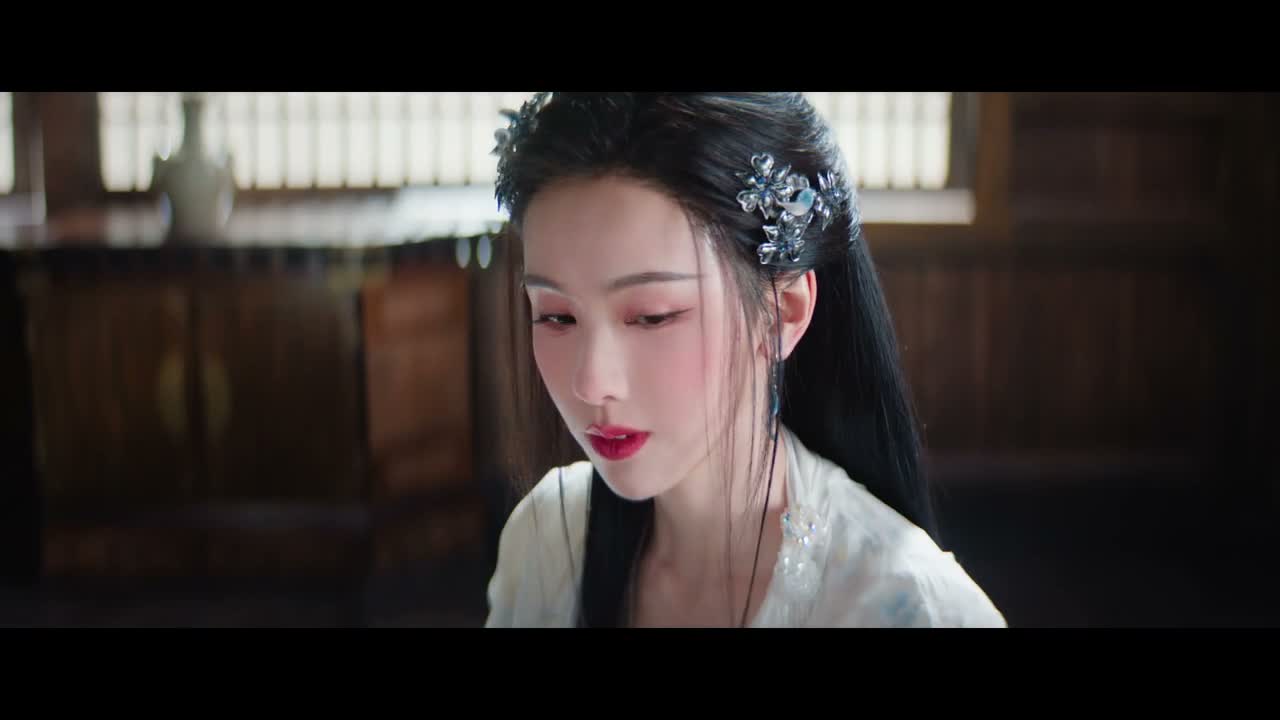 是“望穿秋水”的“望”