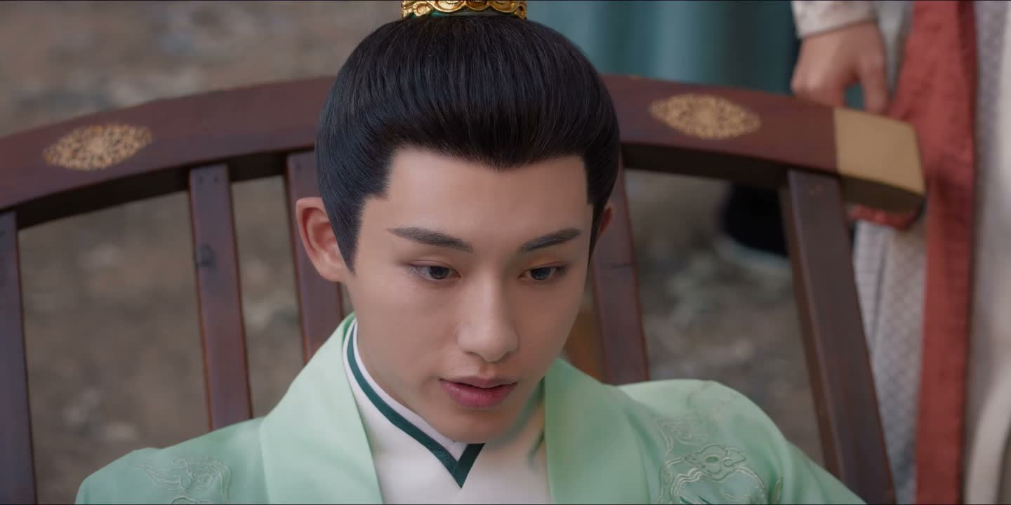你年纪轻轻嘴那么碎