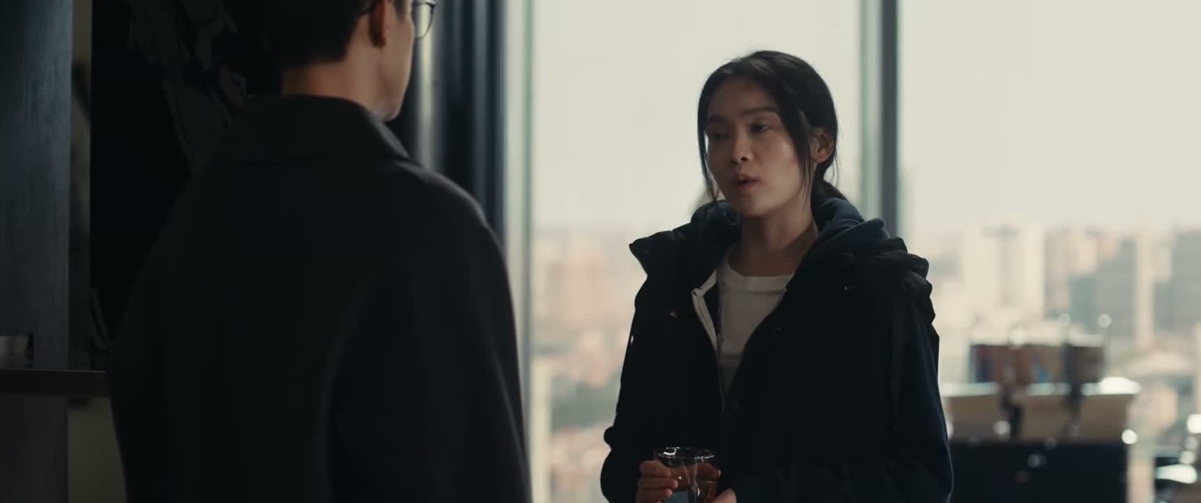 我不能花你的钱一直住这儿 你行