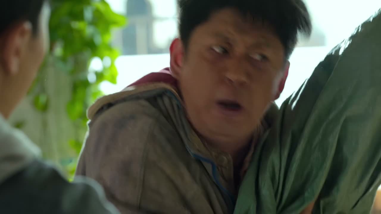 你们根本不敢动他
