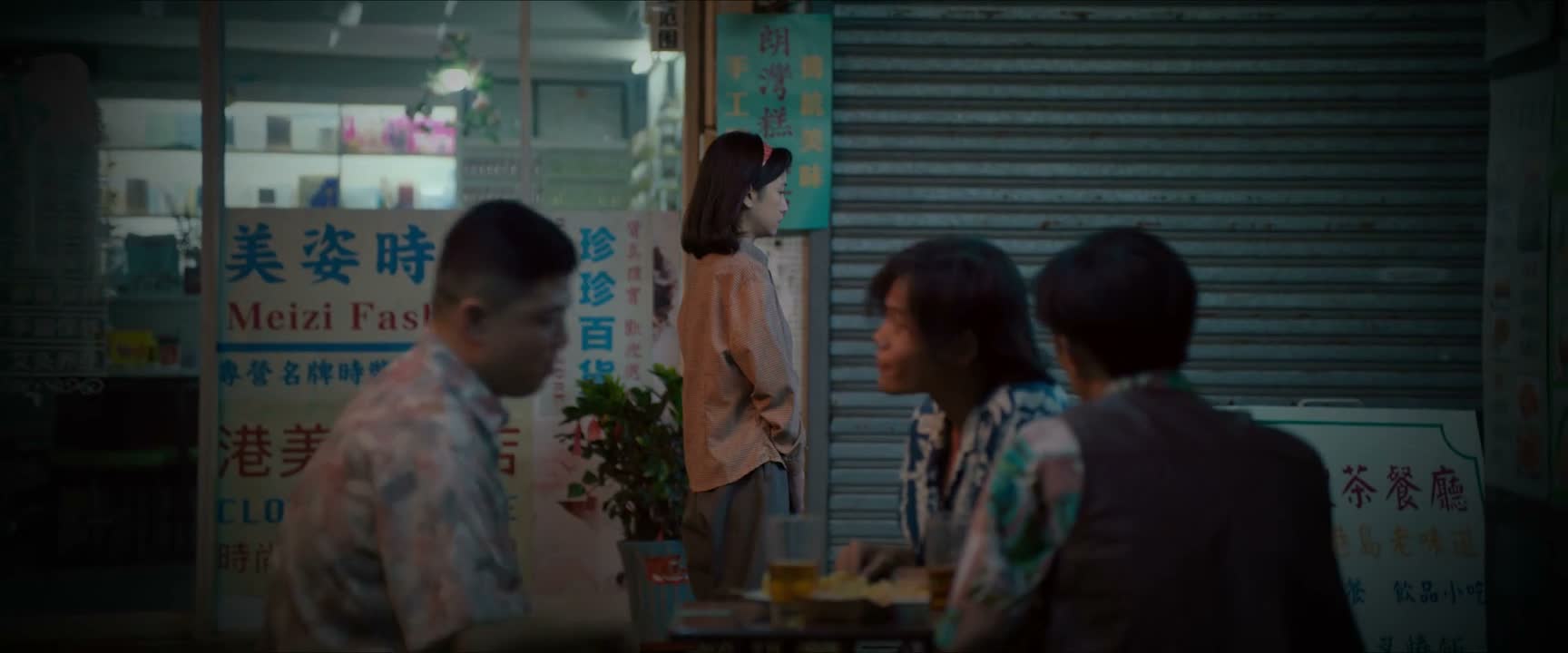 装什么清纯啊