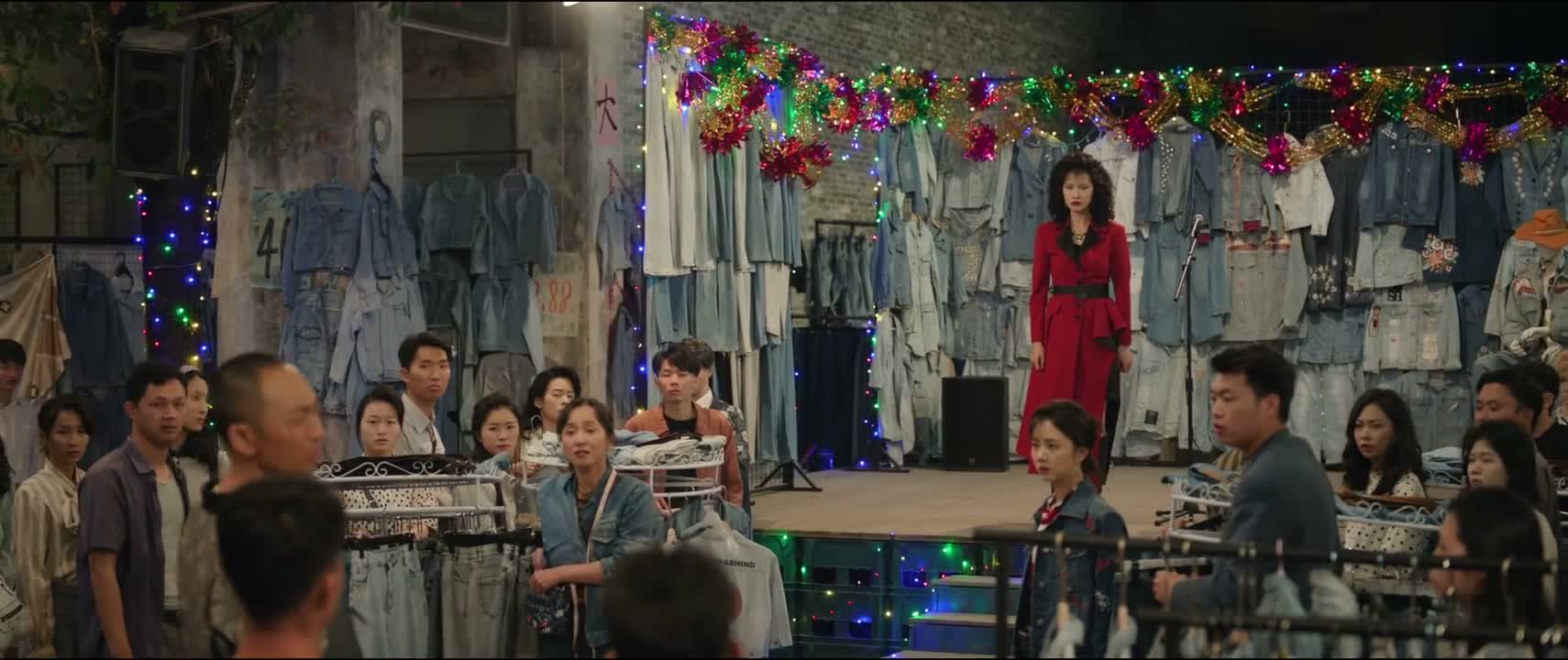 装什么东南亚歌星啊