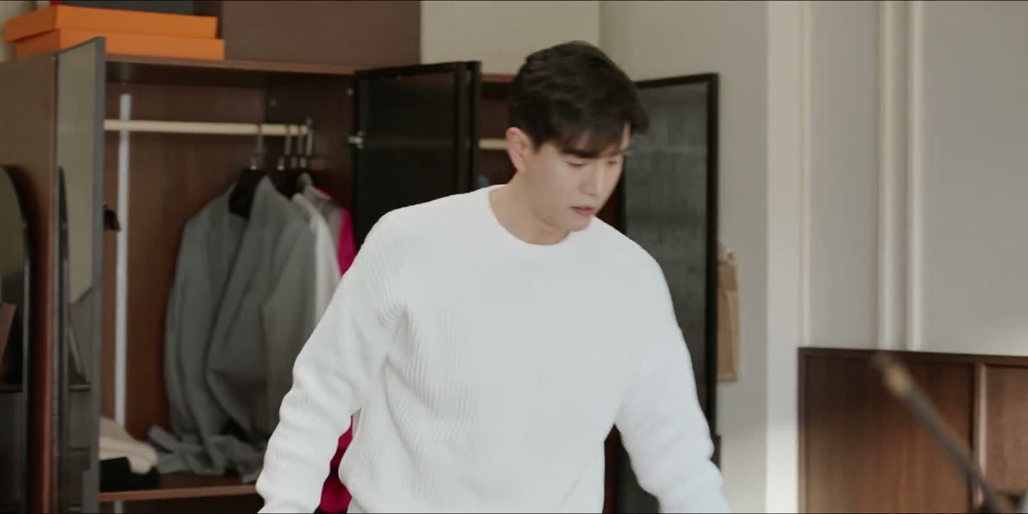 你看看这屋里都乱成什么样了