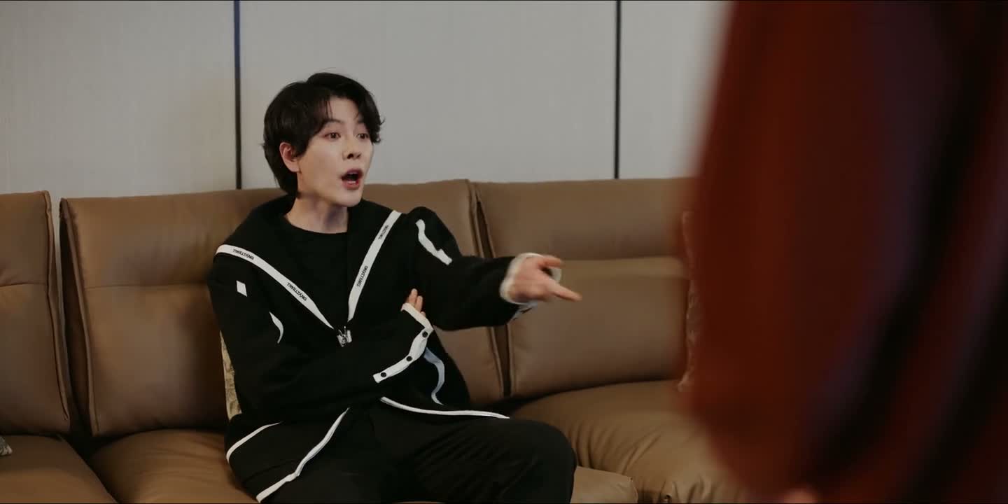 人家一上红毯就一脚把我踹开了