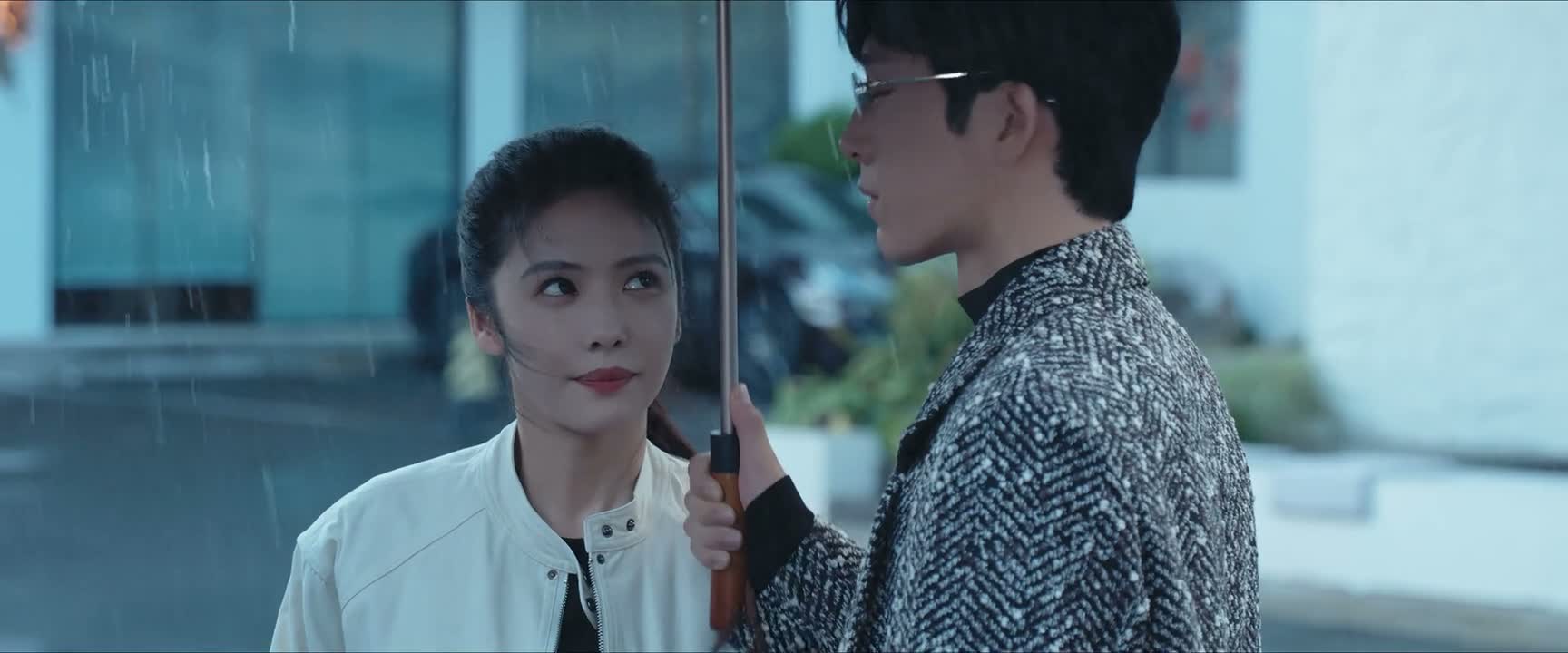 这以前追个小毛贼 都能追八条街 现在嫁人了